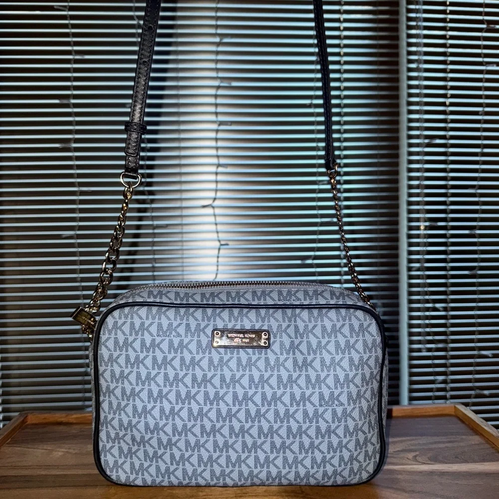 Michael Kors Light Blue Jet Set Monogram Crossbody Bag - Picture 2 of 4